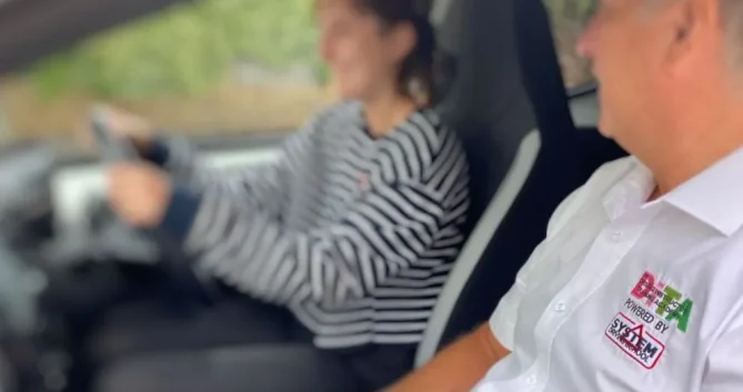 Driving Instructor Training with System Driving School
